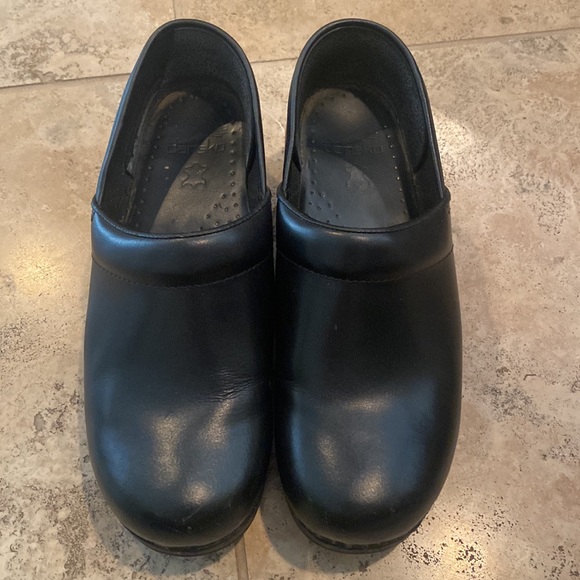 Black Dansko clogs. Size 8.5 - Picture 5 of 5